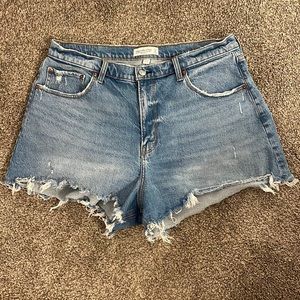 Abercrombie & Fitch Curve Love High Rise 90’s Relaxed Cutoff Short